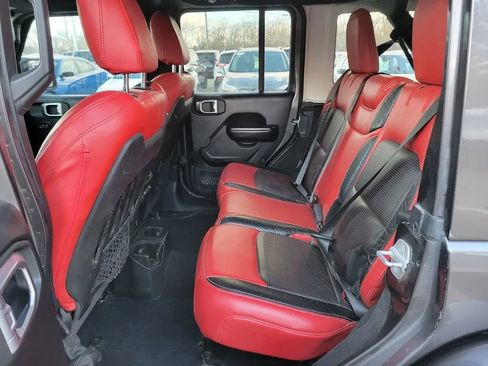 Used 2018 Jeep Wrangler Unlimited Rubicon w/ Dual Top Group AWD/4WD image 15