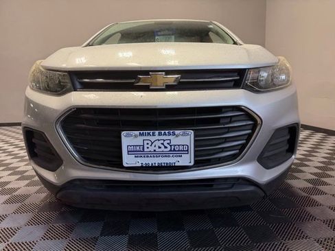 Used 2017 Chevrolet Trax LS w/ Fleet Convenience Package FWD image 3