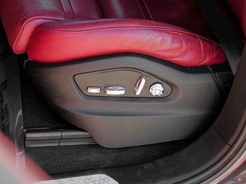 Used 2019 Porsche Cayenne image 44