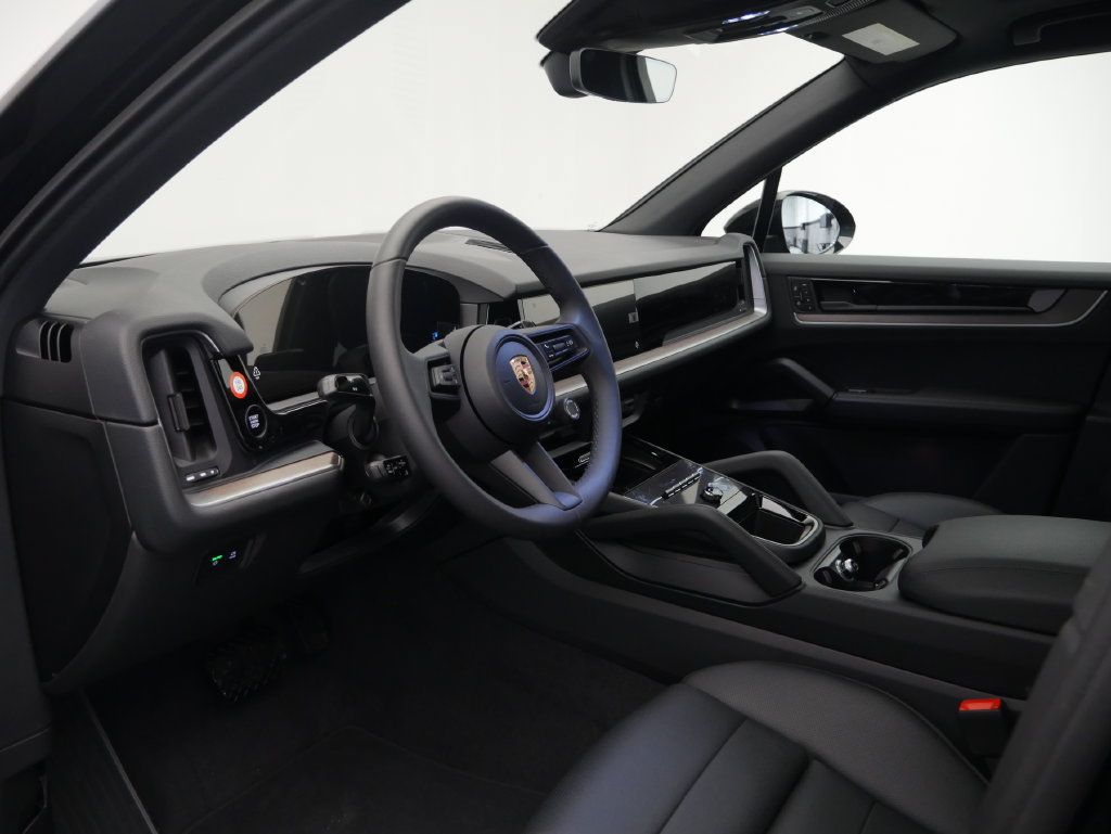 Certified 2026 Porsche Cayenne AWD/4WD image 4