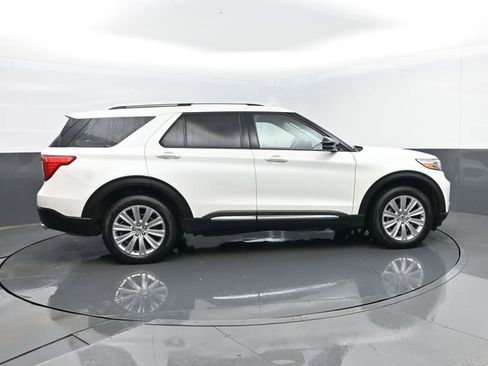 Used 2023 Ford Explorer Limited w/ Limited Technology Package image 4