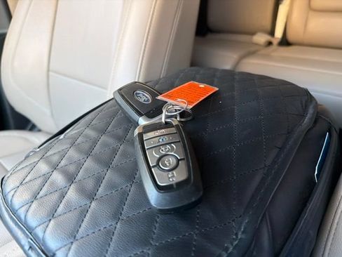 Used 2023 Ford Explorer Limited AWD/4WD image 15