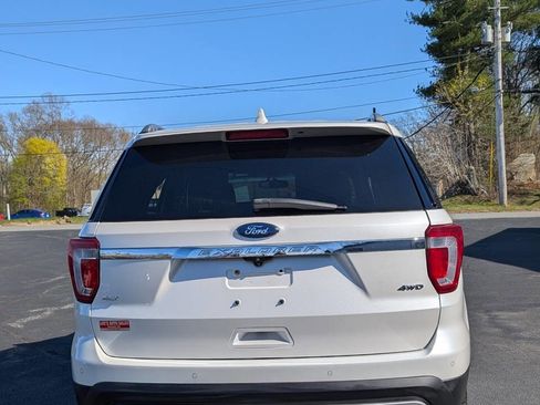 Used 2017 Ford Explorer XLT w/ Equipment Group 202A AWD/4WD image 4