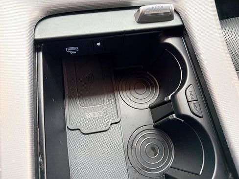 Used 2024 Hyundai Palisade Calligraphy image 32