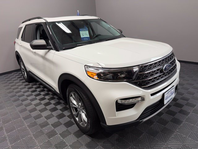 Used 2022 Ford Explorer XLT w/ Equipment Group 202A AWD/4WD image 2