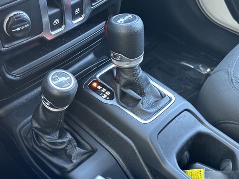 Used 2020 Jeep Wrangler Sport AWD/4WD image 28