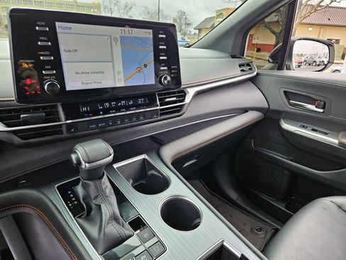 Used 2022 Toyota Sienna XSE image 21