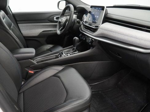 Certified 2025 Jeep Compass Latitude image 47