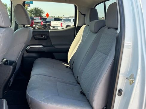 Used 2019 Toyota Tacoma SR5 AWD/4WD image 12