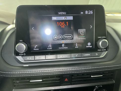 Used 2023 Nissan Rogue SV image 18