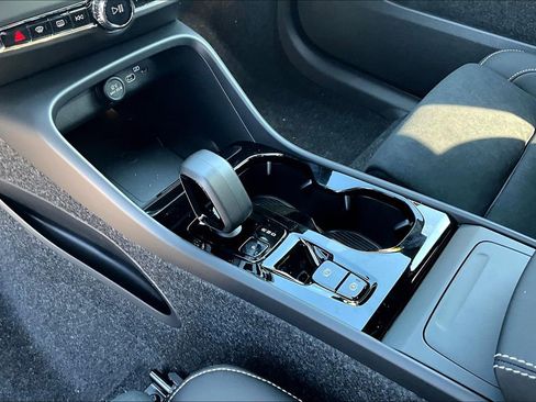 New 2026 Volvo XC40 B5 Plus w/ Protection Package Premier image 20