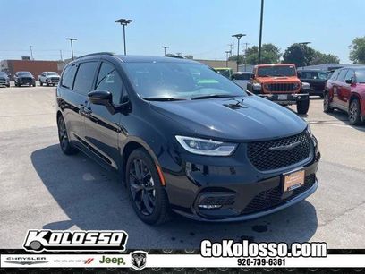 Certified 2025 Chrysler Pacifica Limited