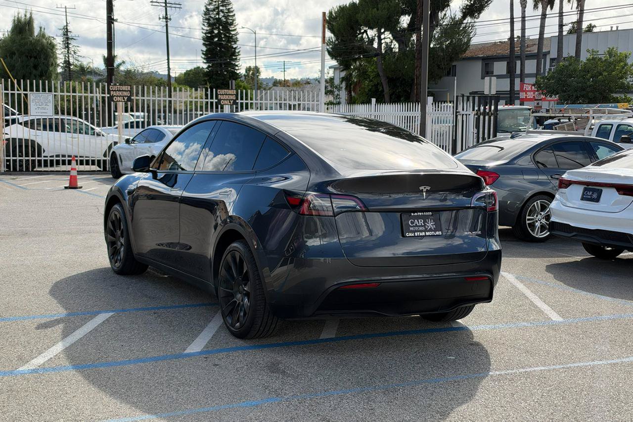 Used 2024 Tesla Model Y Long Range AWD/4WD image 9
