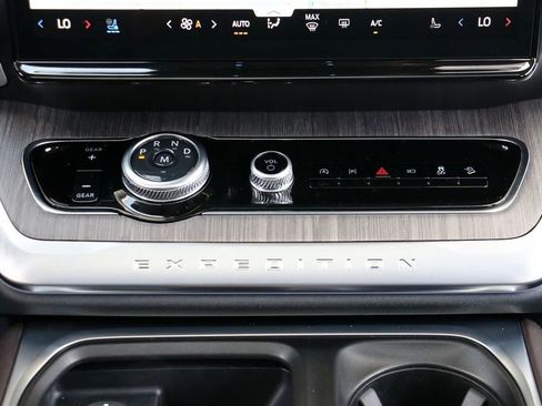 New 2025 Ford Expedition Platinum w/ Platinum Ultimate Package image 27