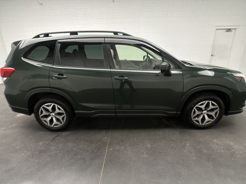 Used 2023 Subaru Forester Premium AWD/4WD image 9