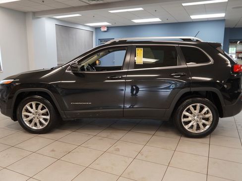 Used 2015 Jeep Cherokee Limited w/ Luxury Group AWD/4WD image 2