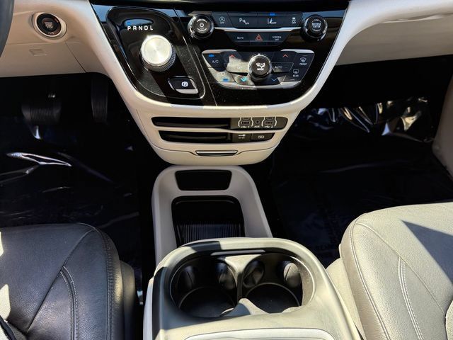 Used 2022 Chrysler Pacifica Touring-L FWD image 17