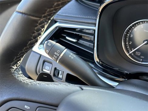 Used 2025 Cadillac XT6 Premium Luxury image 19