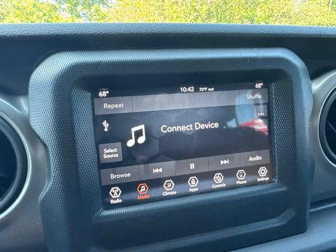 Used 2021 Jeep Gladiator Sport AWD/4WD image 17