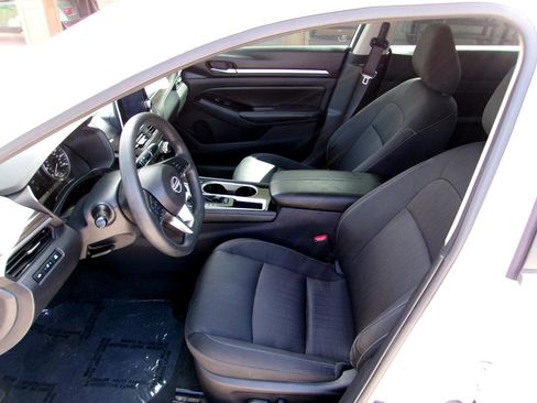 Used 2023 Nissan Altima 2.5 SV image 10