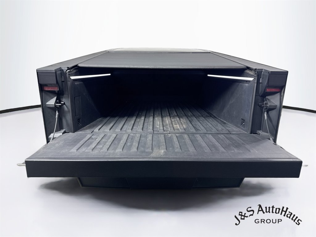 Used 2024 Tesla Cybertruck AWD Crew Cab image 34