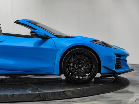 Used 2023 Chevrolet Corvette Z06 w/ Z07 Performance Package RWD image 28