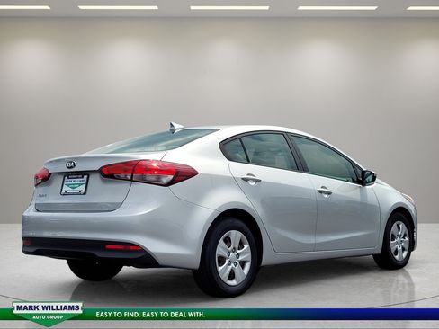 Used 2018 Kia Forte LX w/ LX Popular Package FWD image 4