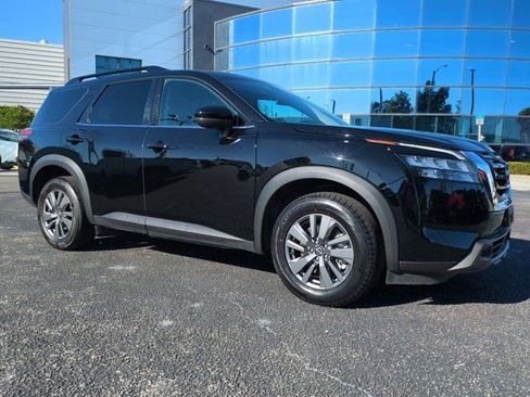 Certified 2025 Nissan Pathfinder SV FWD image 2