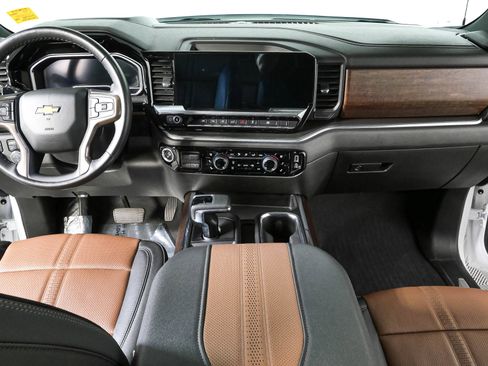 Used 2023 Chevrolet Silverado 1500 High Country w/ High Country Premium Package AWD/4WD image 18
