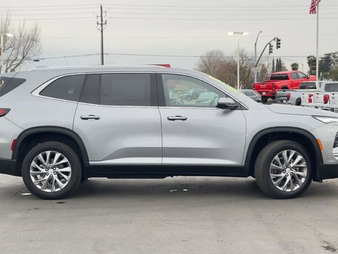 Used 2025 Buick Enclave Preferred image 4