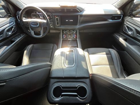 Used 2021 GMC Yukon Denali w/ LPO, Illumination Package image 3
