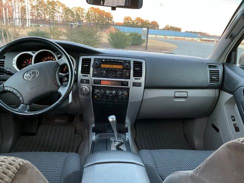 Used 2005 Toyota 4Runner Sport image 30