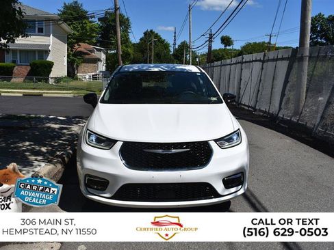 Used 2024 Chrysler Pacifica Limited FWD image 2