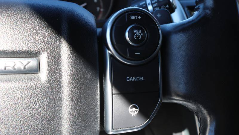 Used 2017 Land Rover Discovery HSE AWD/4WD image 16