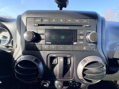 Used 2018 Jeep Wrangler Sport image 19