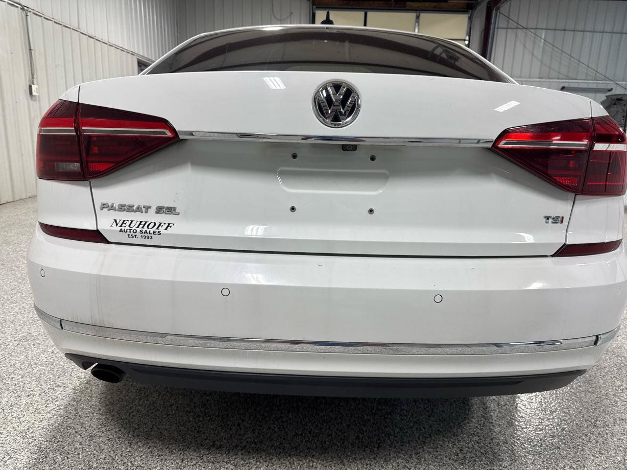 Used 2017 Volkswagen Passat 1.8T SEL Premium FWD image 6