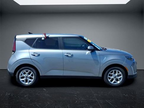 Used 2025 Kia Soul S FWD image 2