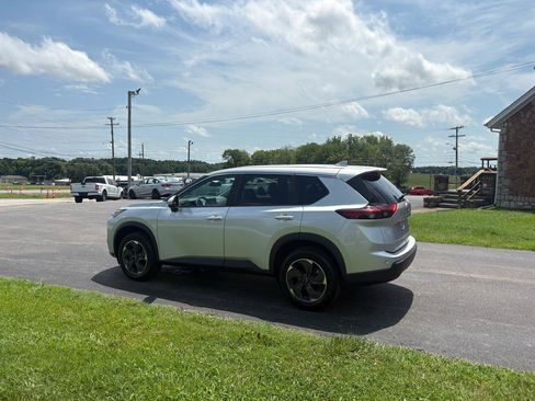Used 2024 Nissan Rogue SV FWD image 26
