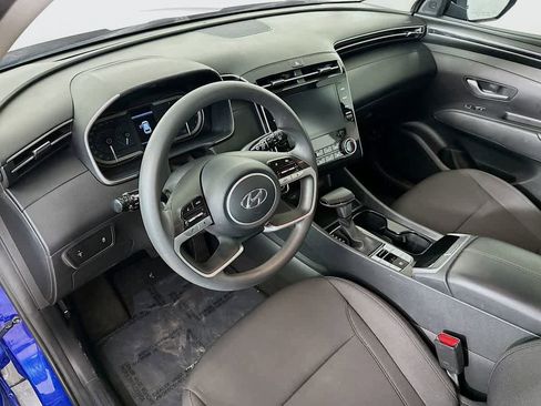 Used 2023 Hyundai Tucson SE image 2