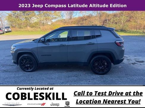 Used 2023 Jeep Compass Latitude AWD/4WD image 8
