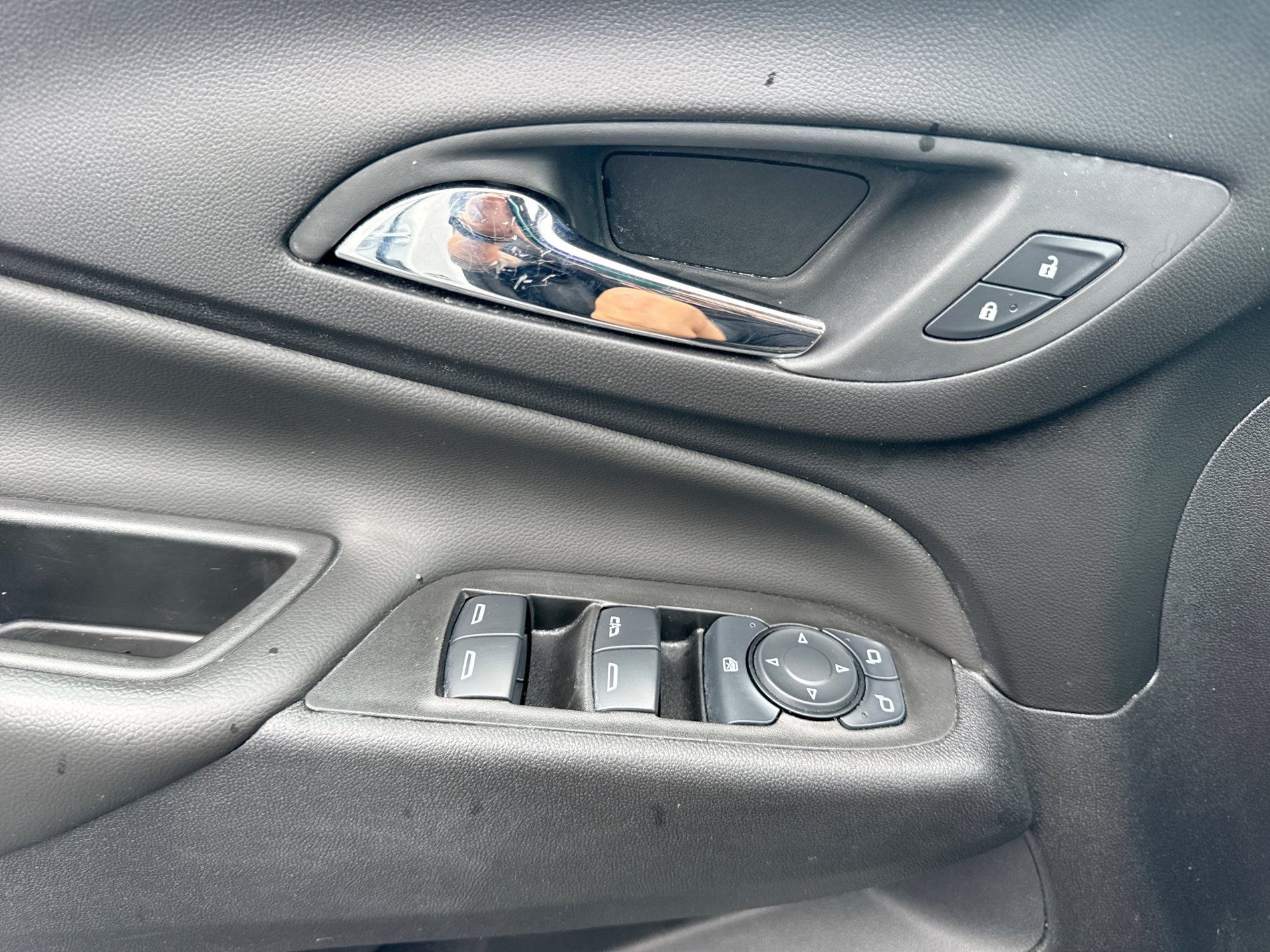 Used 2024 Chevrolet Equinox LT FWD image 23