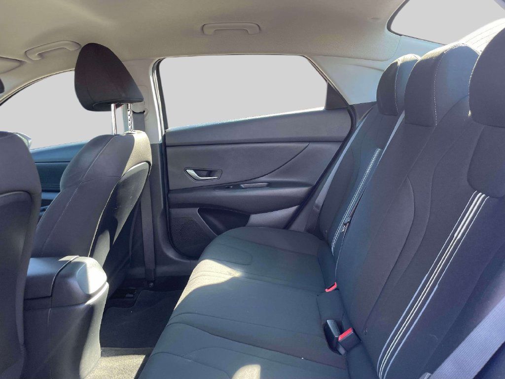 Used 2023 Hyundai Elantra SEL w/ Cargo Package FWD image 12