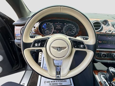 Used 2018 Bentley Bentayga AWD/4WD image 12