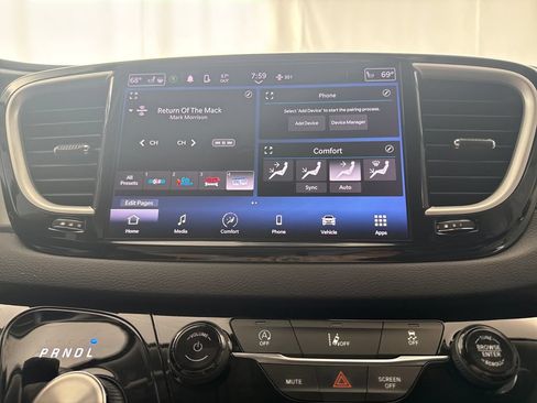 Used 2022 Chrysler Pacifica Touring-L FWD image 19
