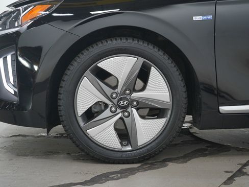 Used 2020 Hyundai Ioniq Limited FWD image 26