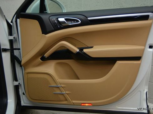 Used 2016 Porsche Cayenne image 8