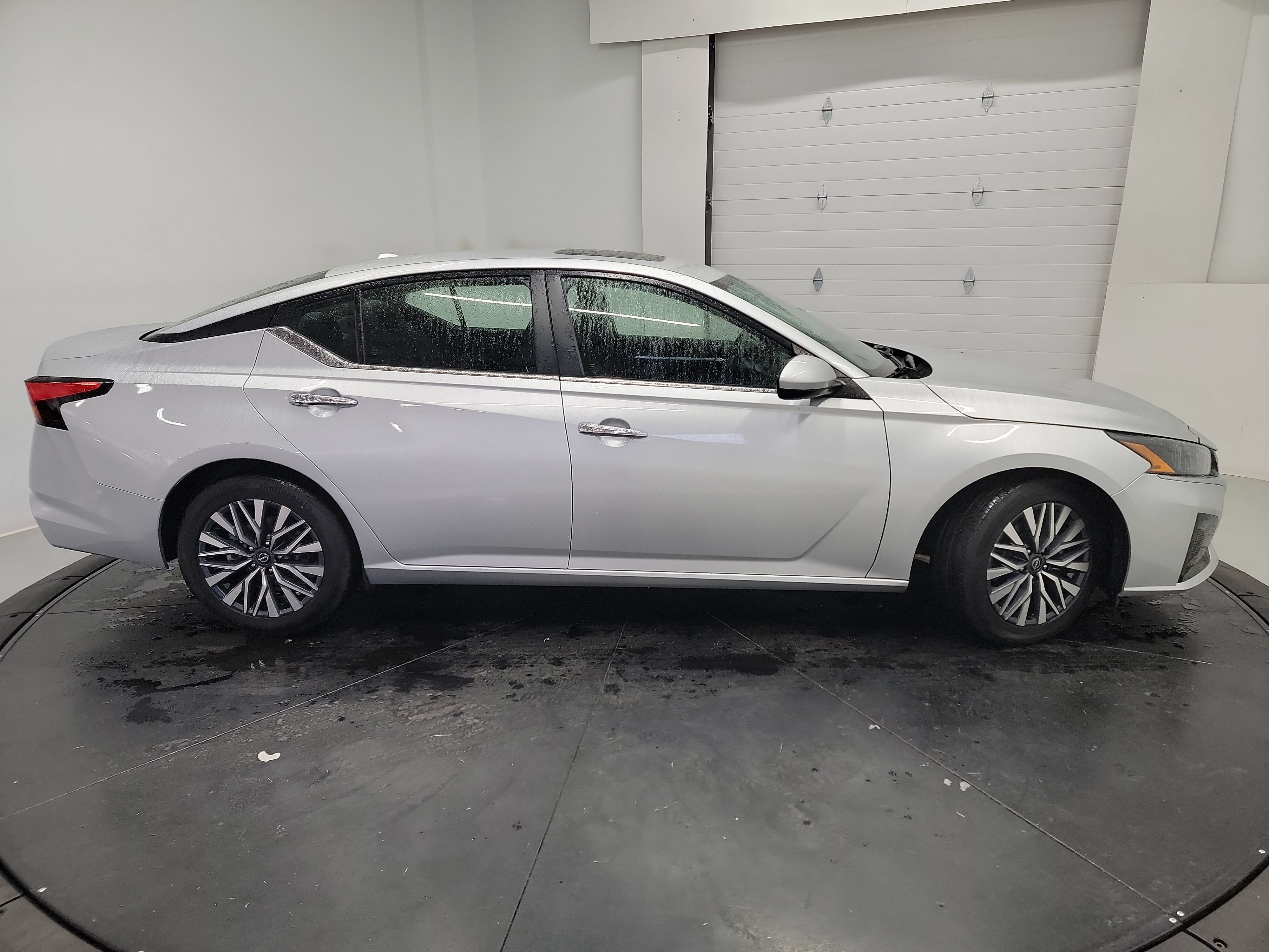 Used 2023 Nissan Altima 2.5 SV w/ SV Premium Package FWD image 11
