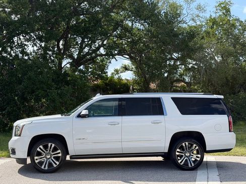 Used 2020 GMC Yukon XL Denali w/ Denali Ultimate Package image 2