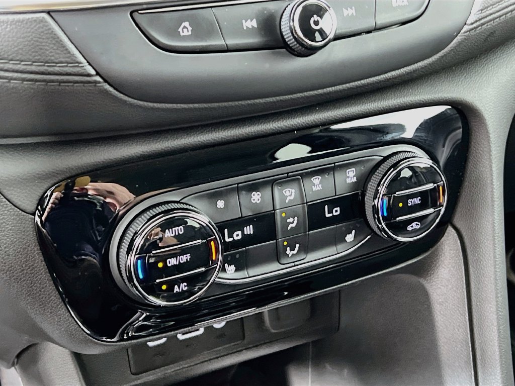 Used 2022 Buick Encore GX Select w/ Sport Touring Package FWD image 15