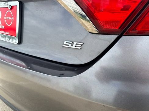 Used 2016 Toyota Camry SE FWD image 6